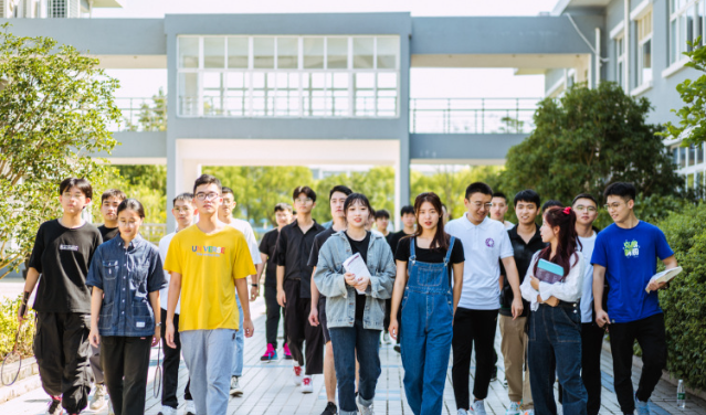 How big is Tsinghua University