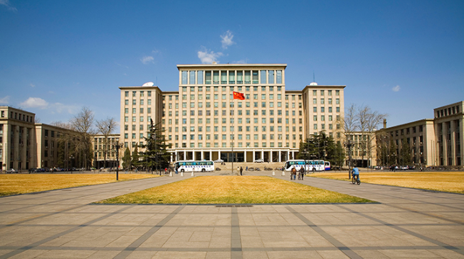 How big is Tsinghua University