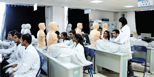 Can foreigners go to medical school in China
